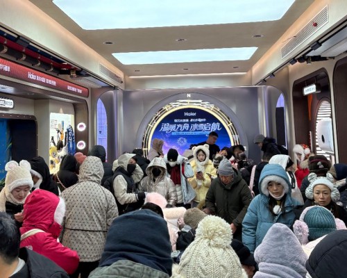 -25℃冰雪大世界人群涌向海尔“温暖方舟”