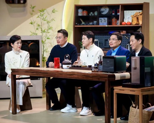 首创矿泉水标准，卡萨帝为懂茶人打造黄金矿泉净饮机